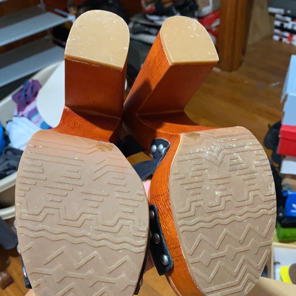 Shoes - Picture 3 of 4